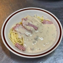 สปาเก็ตตี้ครีมซอสเห็ด