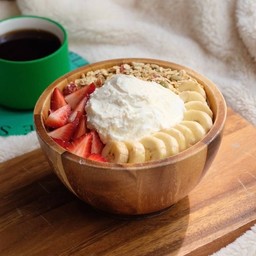 Strawberry Banana Greek yogurt bowl
