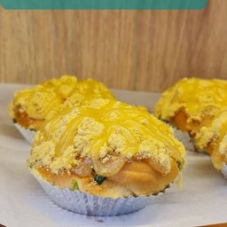 ขนมปังหมูหยองน้ำสลัดพริกสด