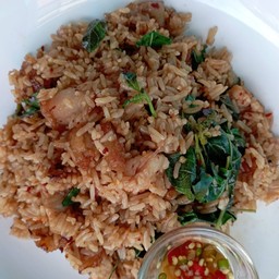  กะเพราหมูกรอบคลุกข้าวโบราณ