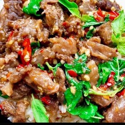 กะเพราเนื้อตุ๋น 300 กรัม (กับข้าว)