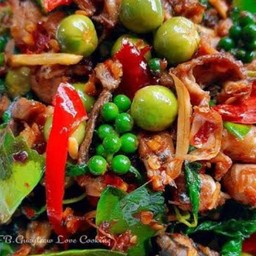 ผัดเผ็ดกบ