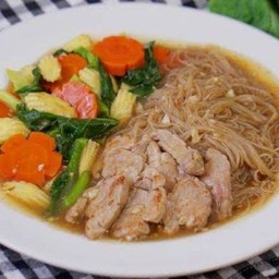 ราดหน้าเส้นหมี่ไก่