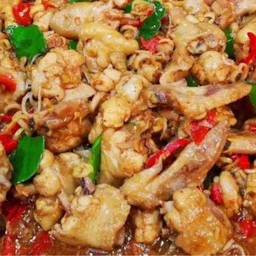 ผัดตะไคร้ไก่ราดข้าว