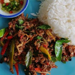 ผัดเผ็ดกบราดข้าว