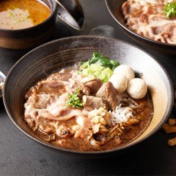 ก๋วยเตี๋ยวเรือน้ำตกหมูน้ำ