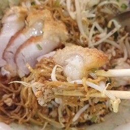 ก๋วยเตี๋ยวหมูกรอบ+หมูสับ แห้ง
