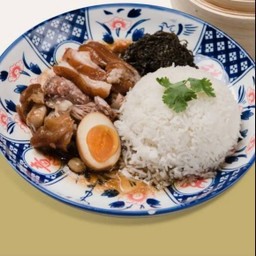 ข้าวขาหมู เนื้อหนัง + คากิ / Rice with Stewed Pork Leg (Meat, Skin, and Hock)