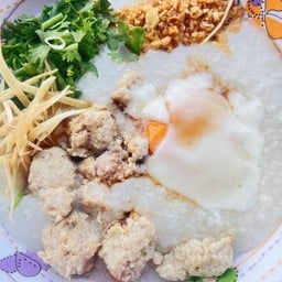 โจ๊กหมูใส่ไข่