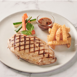 สเต็กอกไก่ซูวีเสริฟคู่มันฝรั่งและซอสแจ่ว