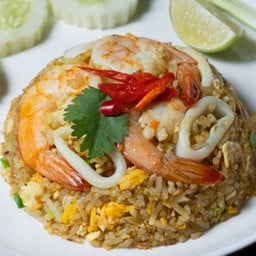 ข้าวผัดผงกะหรี่ทะเล