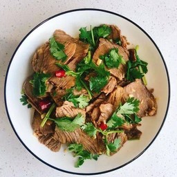 拌牛肉  ยำเนื้อเย็น