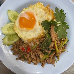 กะเพรา ทำตามสั่ง ใกล้มบ.อีสแลนด์