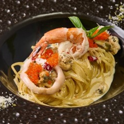 ซีฟู๊ดครีมซอสสไปซี่โรยไข่กุ้ง