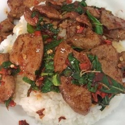 ข้าวราดกะเพราตับหมู