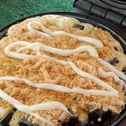 วาฟเฟิล หมูหยอง+น้ำสลัด