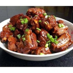 [อร่อยซ่ากับโค้ก] 红烧排骨  ซี่โครงตุ๋นน้ำแดง +  โค้ก ออริจินัล (กระป๋อง) 