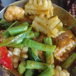 เครื่องแกงรวมราดข้าว