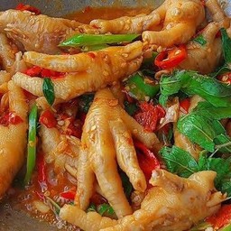 ผัดกระเพราตีนไก่
