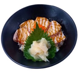 ข้าวหน้าแซลมอน อบุริ (เบิร์น) Salmon Aburi Don