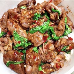 กะเพราเครื่องในไก่ 300กรัม (กับข้าว)