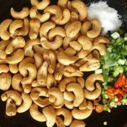 ยำเม็ดมะม่วงหิมพานต์