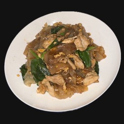 เส้นใหญ่ผัดซีอิ๊ว