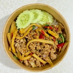 ข้าวกะเพราหน่อไม้หมูสับ