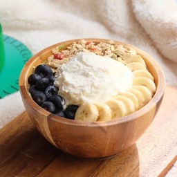 Blueberry Banana Greek yogurt bowl