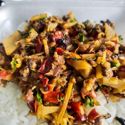 ข้าวราด ผัดเผ็ด กบนา หน่อไม้