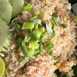 ข้าวผัดหมูกรอบ