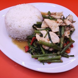 ผัดผักบุ้งไก่