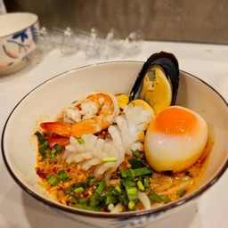 ก๋วยเตี๋ยวต้มยำทะเล (ไม่รวมไข่)