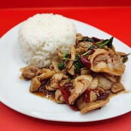 กระเพราหมูสามชั้นสไลด์ไม่ติดหนัง