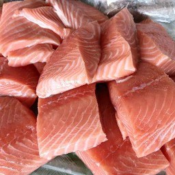 แซลมอนดองซีอิ้ว+น้ำจิ้มซีฟู้ด+ผักสลัด+แผ่นสาหร่าย+ข้าวหอม