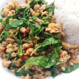 กะเพราไก่สับราดข้าว