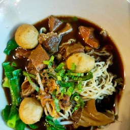 ก๋วยเตี๋ยวหมูตุ๋น+ลูกชิ้น