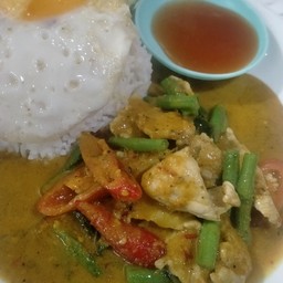 ข้าวราดเครื่องแกงหมู