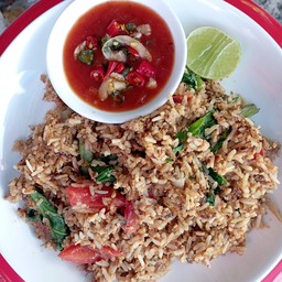 ข้าวผัดปลากระป๋องใส่ไข่