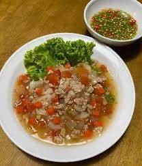 ราดหน้าหมูสับน้ำแดง