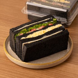 แซนด์วิชชาโคลสลัดไข่แฮมชีส