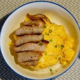 ข้าวราดคอหมูย่าง+น้ำจิ้มแจ่ว+ไข่ข้น