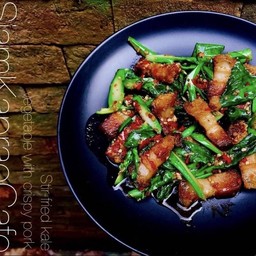 คะน้าฮ่องกงหมูกรอบ 250g(กับข้าว)