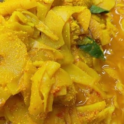 แกงเหลืองหน่อไม้ไข่ปลา