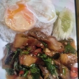 ข้าวราดกะเพราหมูกรอบ