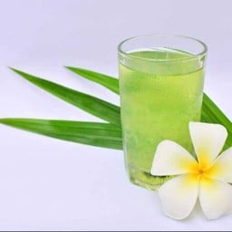 น้ำใบเตยพร้อมน้ำแข็ง