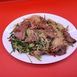 หมี่ผัดกระเฉด เนื้อ