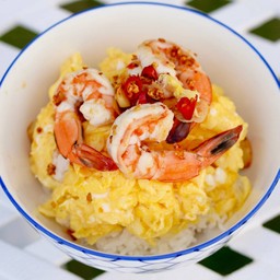 ข้าวราดกุ้งคั่วพริกเกลือไข่ข้น