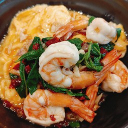 ข้าวไข่ข้นกระเพรากุ้ง