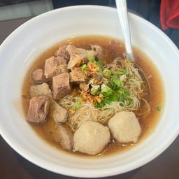 ก๋วยเตี๋ยวหมูตุ๋น